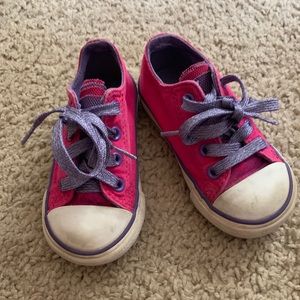 Toddler’s converse sneakers